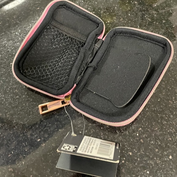 NWT 🎧 Pink Zip Up Velvet Headphone Case - Picture 7 of 7